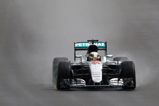 Hamilton grabs pole in a thrilling qualifying in Austria